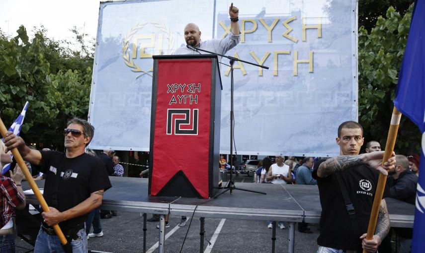Ilias Panagiotaro, diputado del partido de ultraderecha Amanecer Dorado, en un mitin preelectoral en Atenas (23 de mayo 2014). REUTERS / Yorgos Karahalis