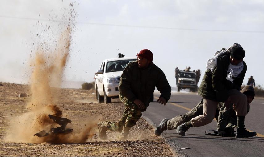 Enfrentamientos en Libia entre rebeldes y partidarios del que luego fue depuesto líder Muammar Gaddafi (6 de marzo de2011). REUTERS/Goran Tomasevic