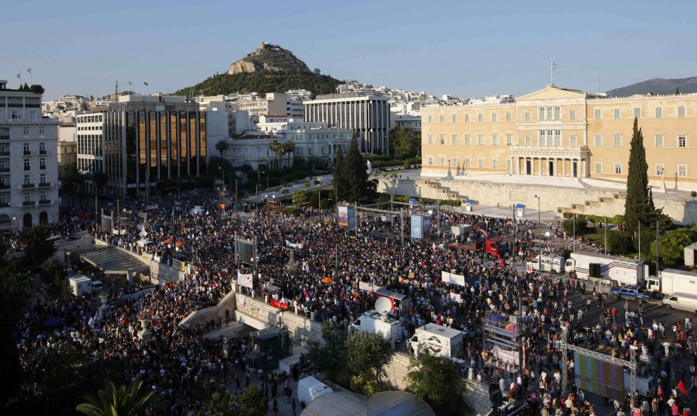 Partidarios del 'no' en el referéndum griego del domingo se manifiestan en la plaza Syntagma. - REUTERS