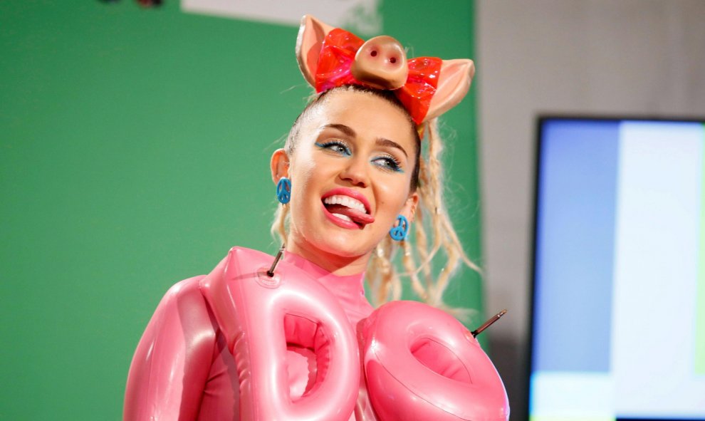 Miley Cyrus eleva la apuesta del ridículo