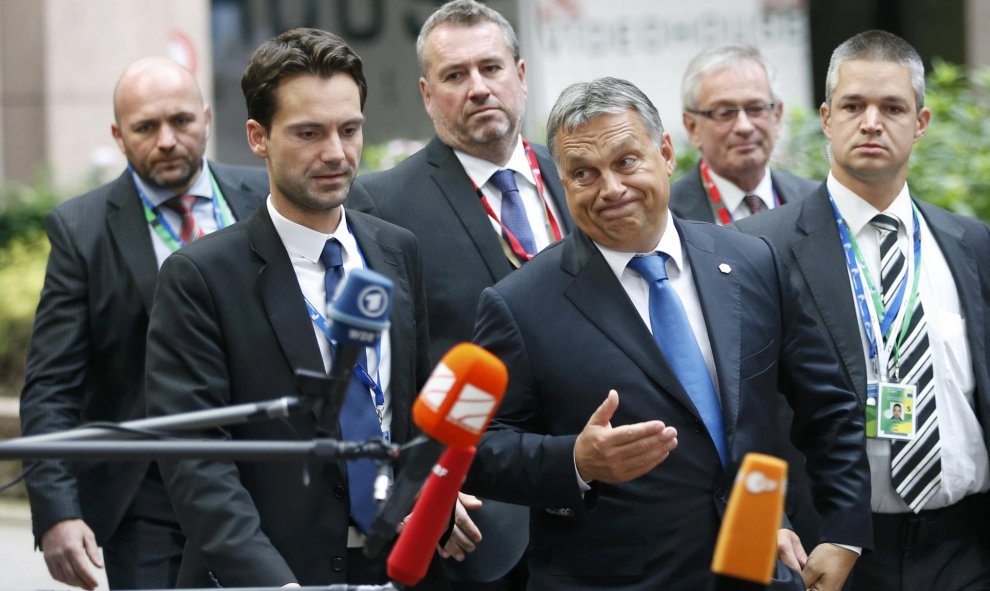 El primer ministro húngaro Victor Orban  llega a una cumbre extraordinaria sobre la crisis migratoria con los líderes de la UE, en Bruselas, Bélgica. REUTERS / Francois Lenoir