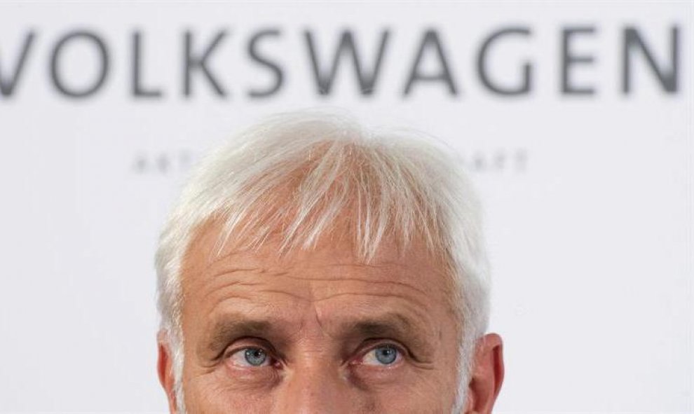 El recién nombrado presidente del grupo Volkswagen y ex presidente del productor de deportivos Porsche, Matthias Müller durante la rueda de prensa celebrada en Wolfsburgo, Alemania. EFE/Julian Stratenschulte