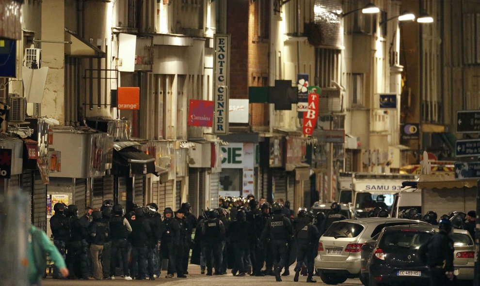 El centro de Saint Denis ha sido acordonado por la policía.- REUTERS