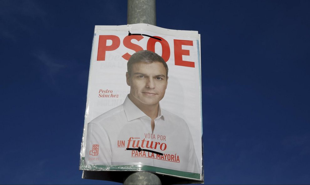 Cartel electoral del PSOE, con la imagen de Pedro Sánchez. REUTERS/Marcelo del Pozo