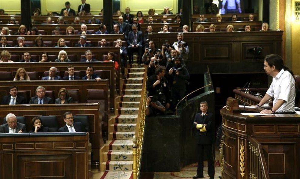 El secretario general de Podemos se dirige al Congreso de los Diputados en la segunda sesión del debate de investidura. EFE/Chema Moya