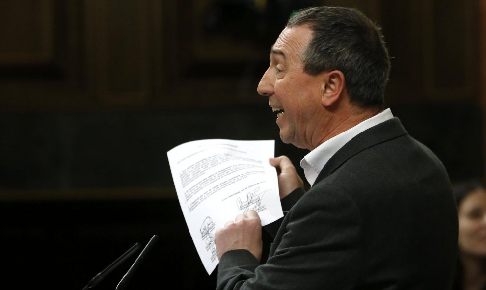 El portavoz de Compromís, Joan Baldoví, durante su intervención en la sesión de la tarde. EFE/J. J. Guillén