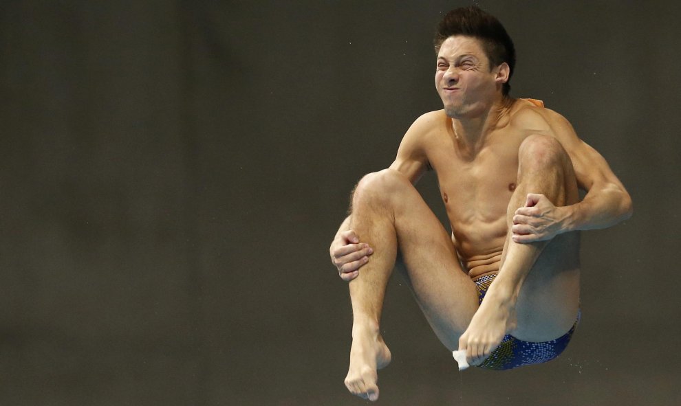 El ucraniano Illya Kvasha compite durante la final de salto de trampolín del Campeonato europeo de Natación. REUTERS/Andrew Boyers