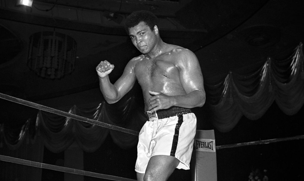 Mohamed Ali/Cassius Clay, en su combate contra contra Ron Lyleen el  Tropicana de Las Vegas, el 12 de mayo de 1975. EFE/EPA/LAS VEGAS NEWS BUREAU