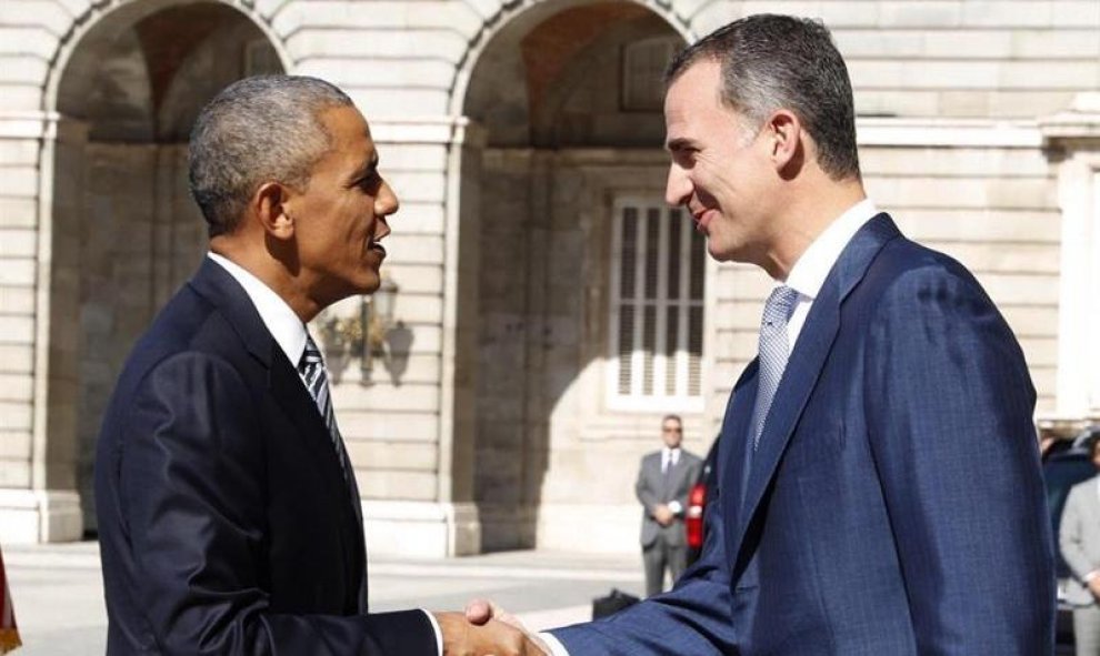 Felipe VI recibe a Barack Obama en el Palacio Real de Madrid, en su primera visita oficial a España. EFE/Casa de S.M. el Rey/Francisco Gómez