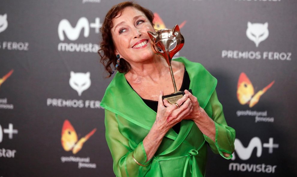 Verónica Forqué con su Feroz de Honor. "Nunca he rodado una película dirigida por una mujer. Me gustaría hacer una antes de morirme". Duras declaraciones.