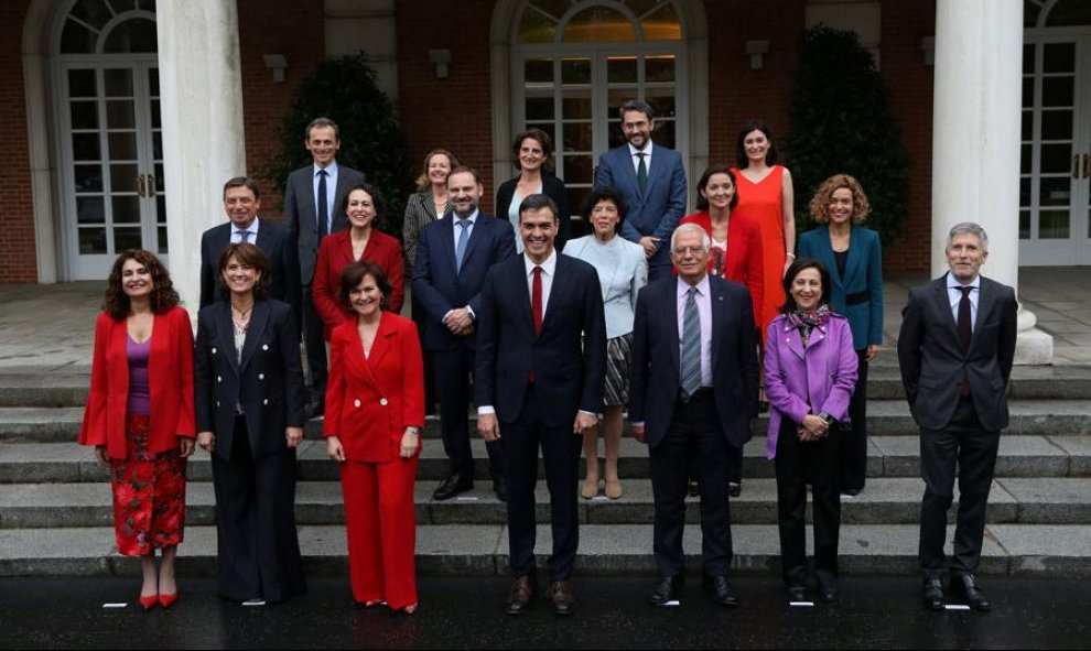 Foto de familia del Gobierno de Pedro Sánchez. REUTERS/Susana Vera