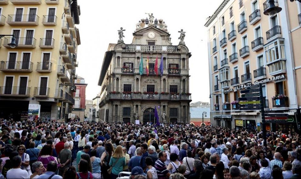 Aspecto de la manifestación en Pamplona. (VINCENT WEST | EFE)