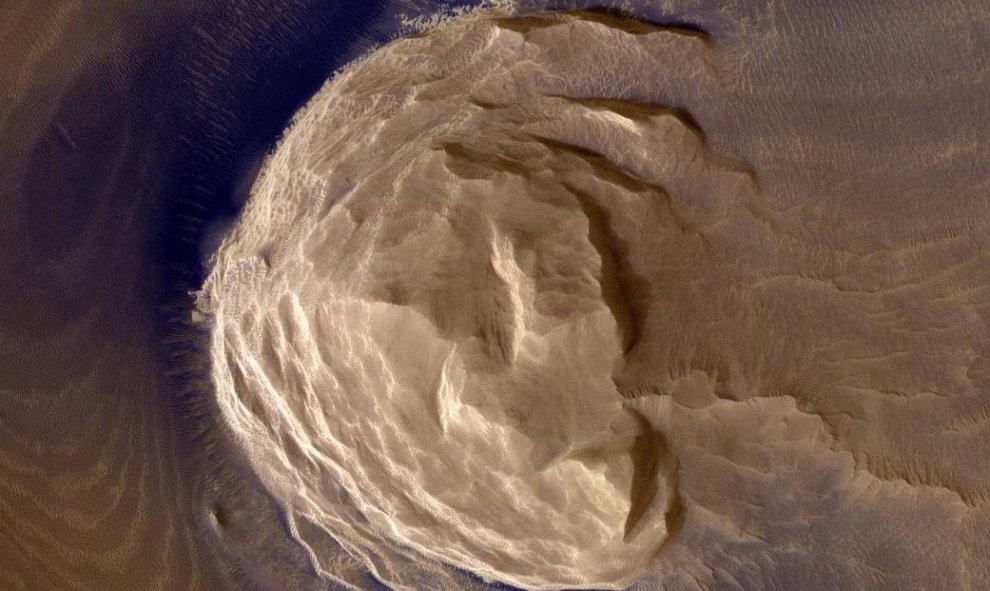 Bloques de terreno en capas dentro del 'Olympus Mons'.- NASA