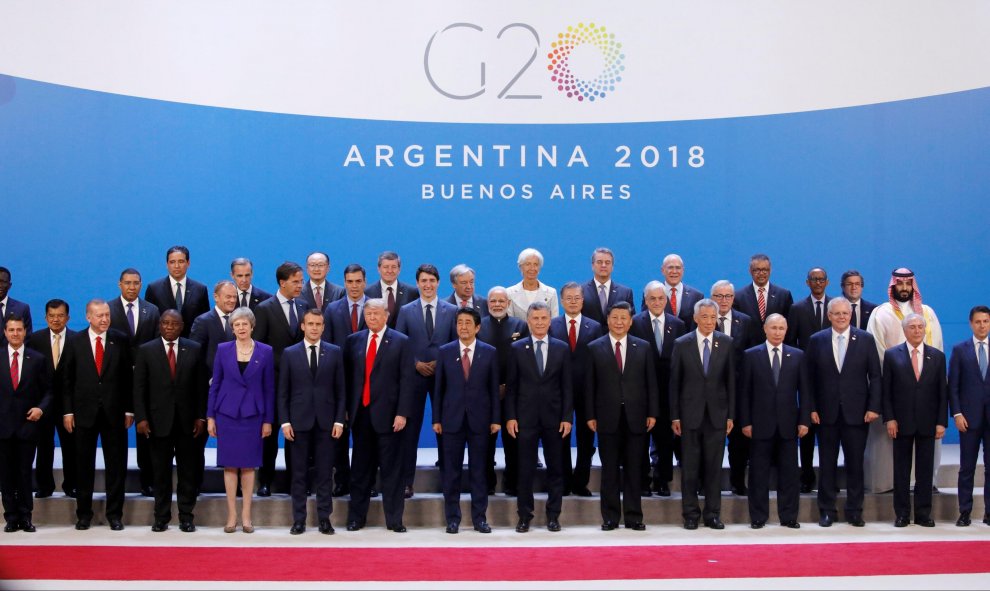 Los líderes posan para una foto familiar. / REUTERS - ANDRÉS MARTÍNEZ CASARES