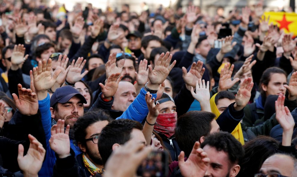 Manifestantes en Barcelona durante el 21-D/ REUTERS