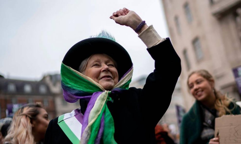 Miles de mujeres han tomado el centro de Londres para reivindicar una mayor protección para ellas. (WILL OLIVER | EFE)