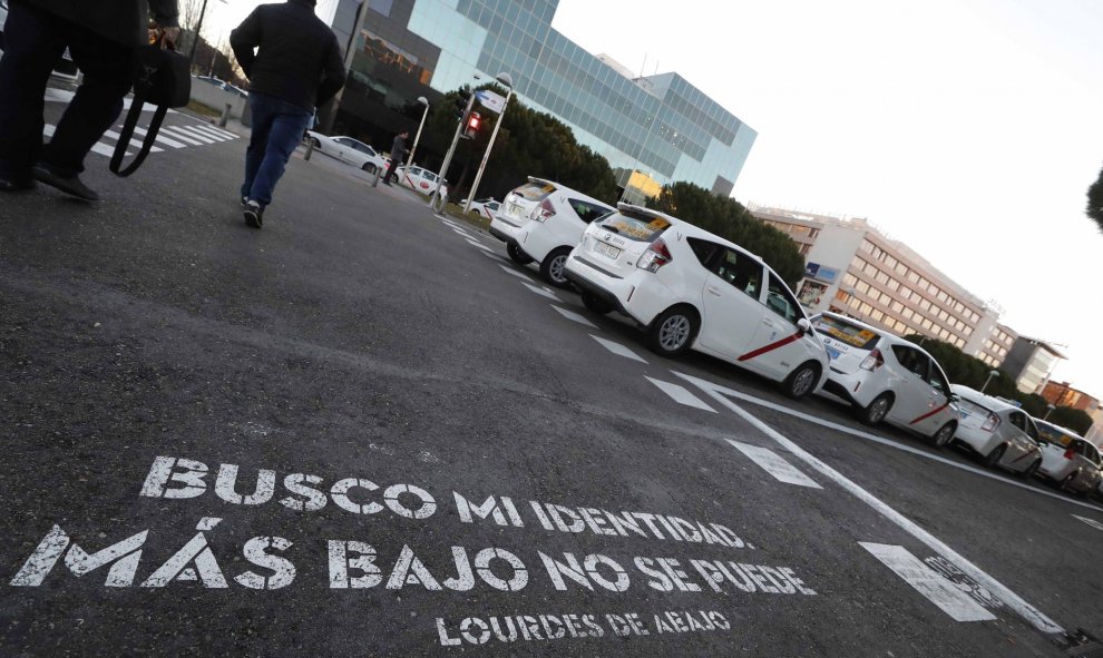 Huelga de taxistas en Madrid y Barcelona para reclamar limitaciones a los vehículos de alquiler con conductor (VTC) | EFE