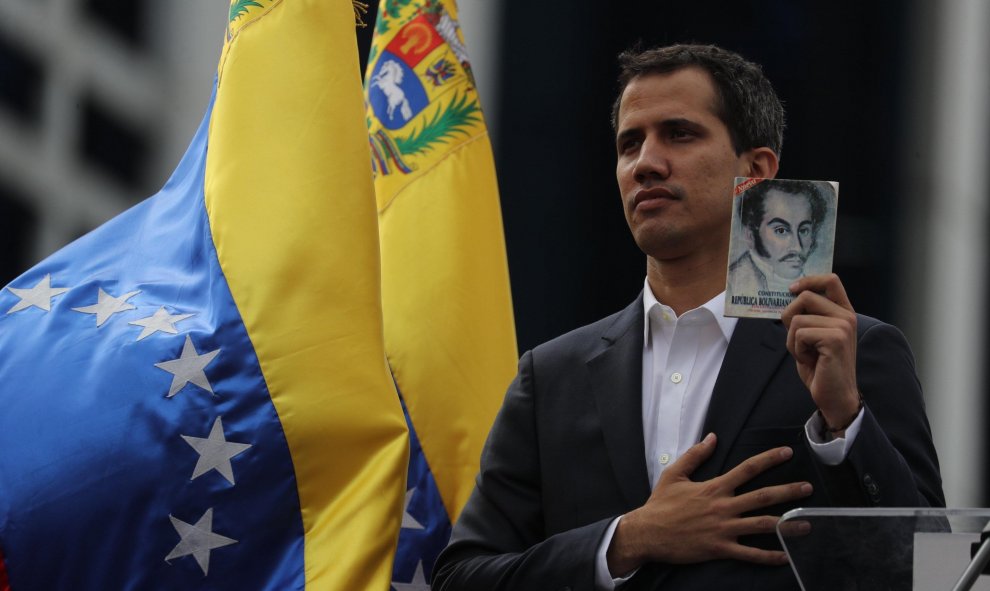 El líder opositor Guaidó se autoproclama presidente de Venezuela y Trump lo reconoce