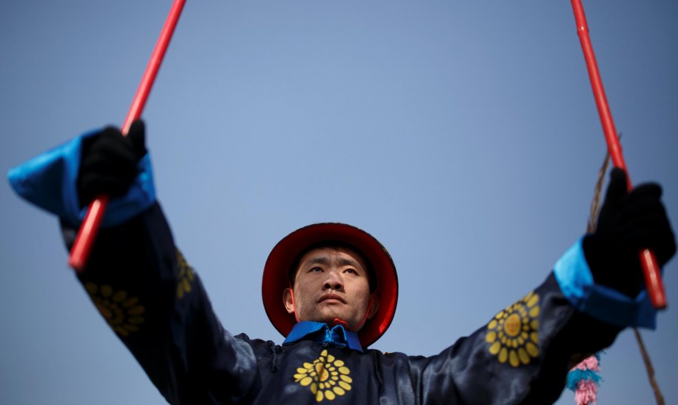 Ensayo para la ceremonia de la dinastía Qing en el Templo de la Tierra en Ditan Park en Beijing | Reuters/Thomas Peter