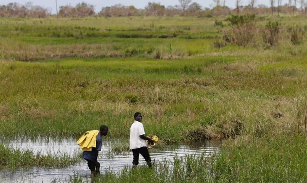 Las calles del distrito de Tica, Mozambique, permanecen inundadas tras el paso del ciclón Idai. /EFE