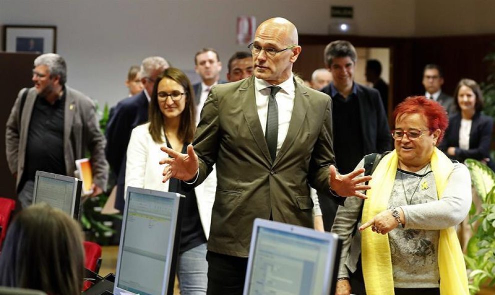 Romeva llega al Senado desde la cárcel de Soto del Real. EFE/Javier Lizón