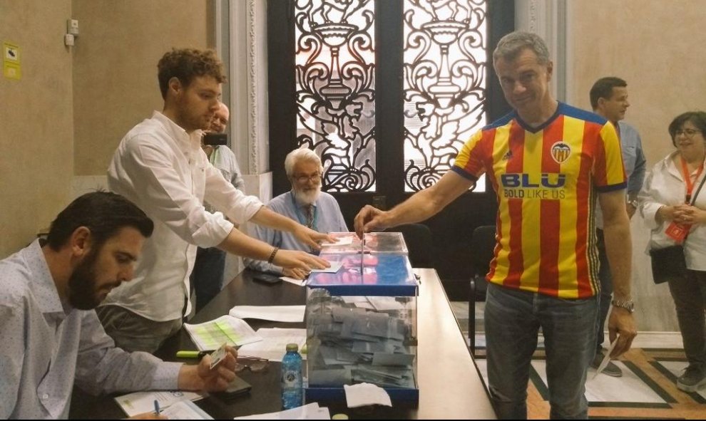 Toni Cantó ha ejercido su derecho a voto en el Colegio de Notarios de Valencia | Ciudadanos