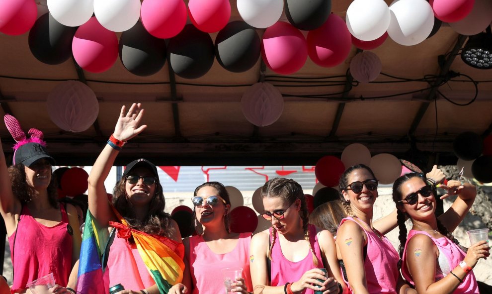 Participantes la manifestación del Orgullo 2019 esta tarde en Madrid. EFE/JJ Guillén