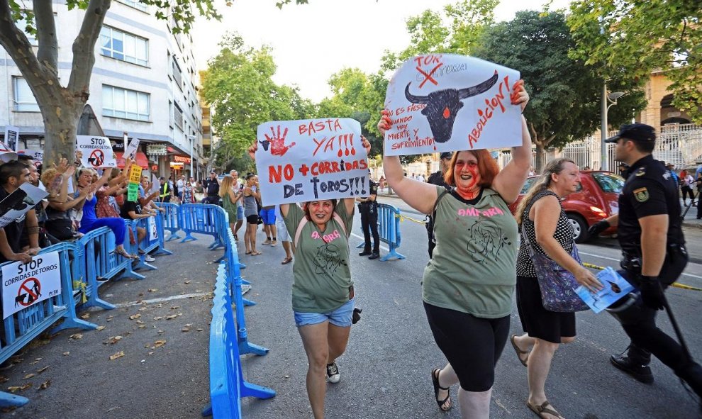 09/08/2019.- El Parlament aprobó en 2017 la Ley de regulación de las corridas de toros y protección de los animales de Baleares. / EFE - LLITERES