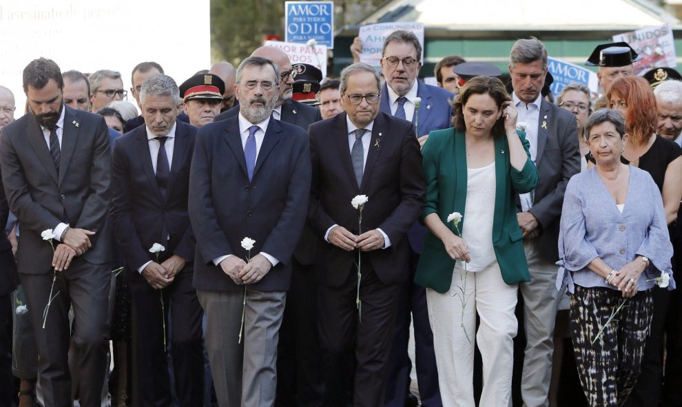 La alcaldesa de Barcelona, Ada Colau, acompañada por el presidente de la Generalitat, Quim Torra, y de la delegada del Gobierno en Catalunya, Teresa Cunillera, el presidente del Senado, Manuel Cruz, el presidente del Parlament de Catalunya, Roger Torrent,