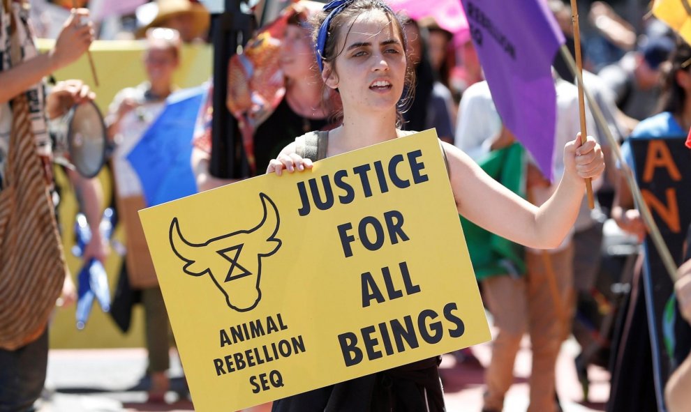 07/10/2019.- Activistas de Extinction Rebellion marchan durante la Semana de la Rebelión de Brisbane, en Queensland, Australia. EFE/EPA/REGI VARGHESE