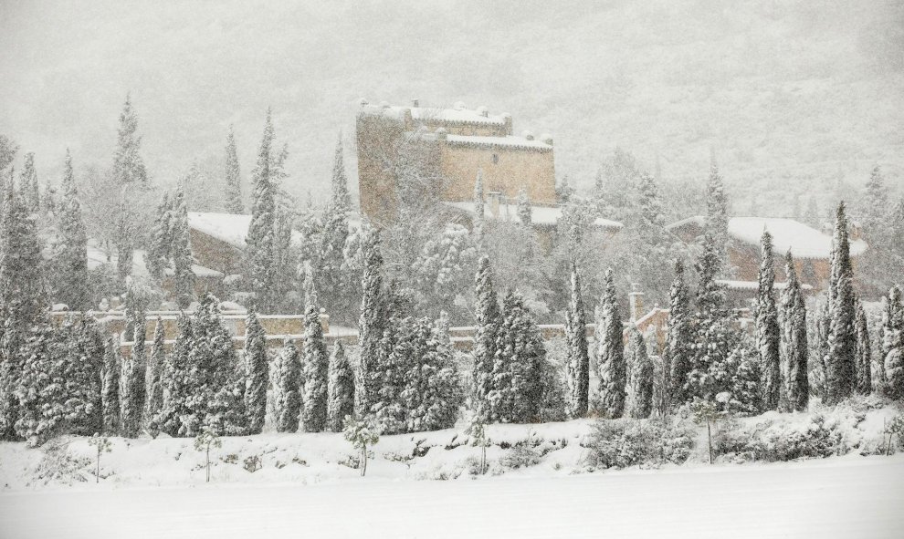 20/01/2020.- Paisaje nevado de este lunes en la localidad castellonense de Torre Beltrans, en las inmediaciones de Benassal. EFE/ Domenech Castelló