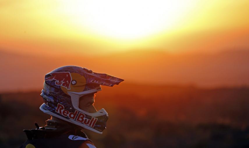 Marc Coma antes de tomar la salida de la segunda etapa. REUTERS/Jean-Paul Pelissier