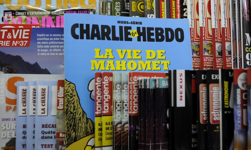 Imagen de archivo fechada el 2 de enero de 2013 que muestra una edición especial del periódico satírico francés 'Charlie Hebdo'. EFE/Yoan Valat