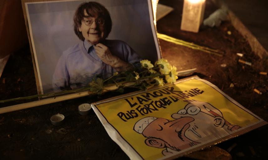 Homenaje al dibujante Cabu en la concentración en la Plaza de la República de París. AFP