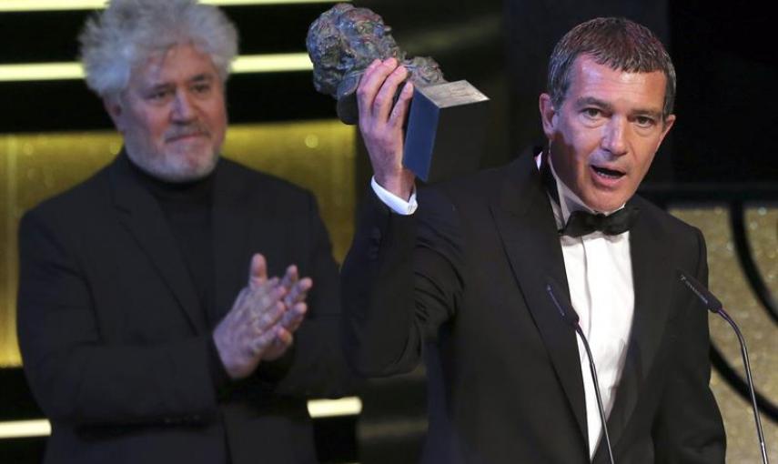 Antonio Banderas junto a Pedro Almodóvar. /EFE