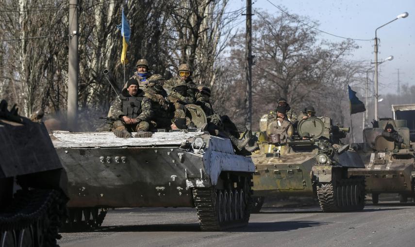 Miembros de las fuerzas armadas ucranianas en Artemivsk, este de Ucrania./REUTERS-Gleb Garanich