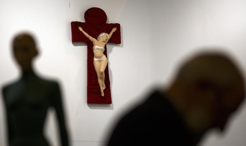 'Marilyn crucificada' del artista Saskia de Boer. REUTERS