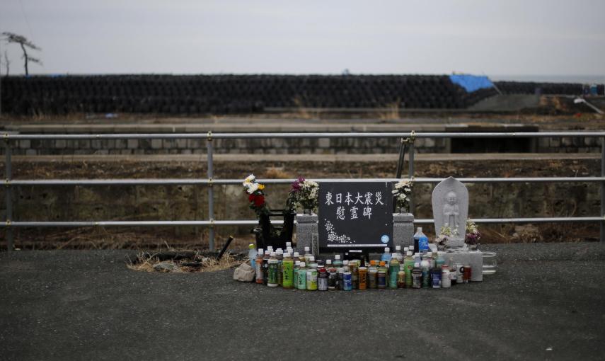 Monumento a las víctimas del terremoto y tsunami del 11 de marzo de 2011 en Tomioka, cerca de la planta nuclear de TEPCO./ REUTERS-Toru Hanai