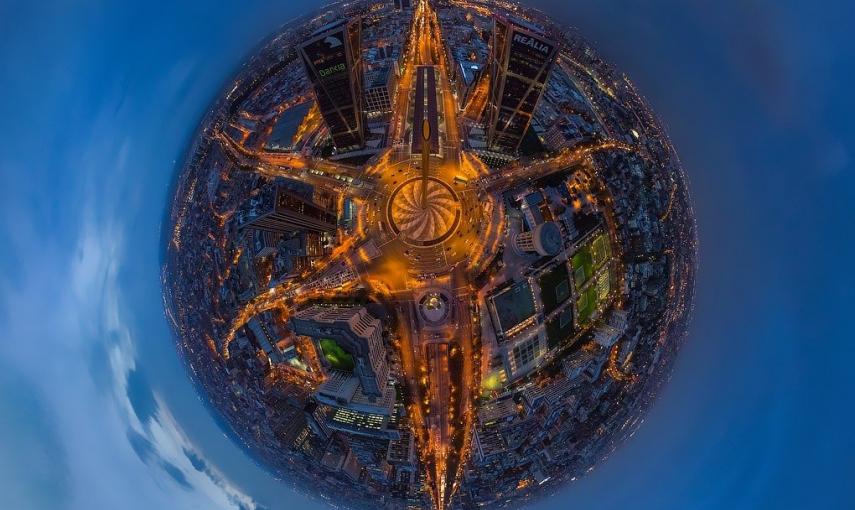 La ciudad de Madrid, capital de España, reflejada en una fotografía sacada desde la Plaza Mayor / Airpano