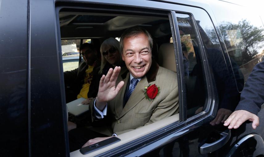 El líder del Partido de la Independencia del Reino Unido (UKIP), Nigel Farage, ha sido el primero de los principales políticos en votar en las elecciones que se celebran hoy en el Reino Unido. El líder del UKIP no habló con los periodistas que lo esperaba