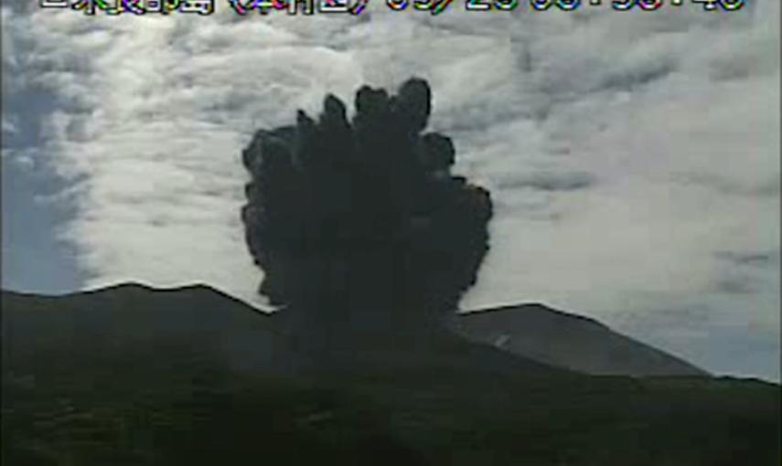 En agosto del año pasado, el Shindake registró su primera erupción en 34 años, lo que obligó a la Agencia Meteorológica a decretar el nivel 3 en su escala de alerta volcánica (que tiene un total de 5 niveles). Además, desde enero el acceso a una parte de