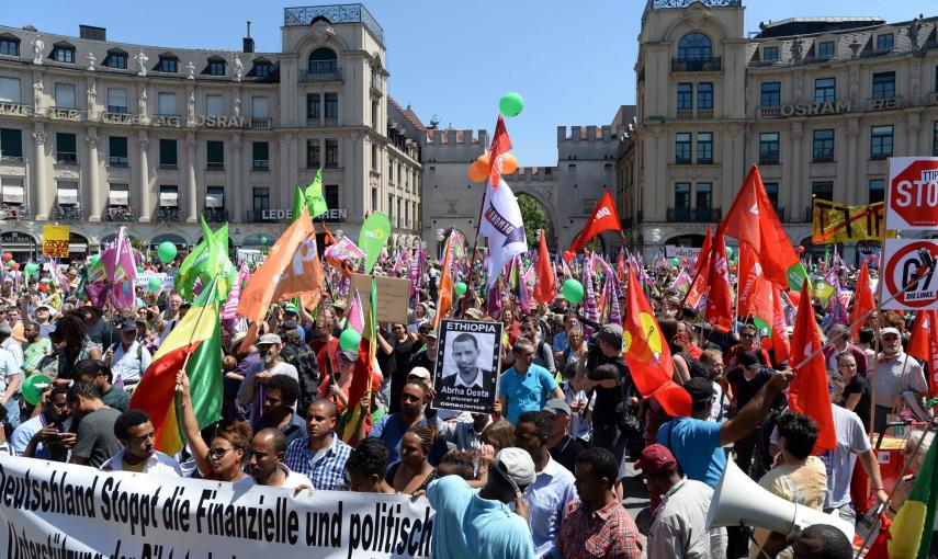 Imagen de la protesta contra el TTIP y la cumbre del G-7 en Múnich, ante la cumbre de los siete países más ricos del mundo que se celebrará el 7 y 8 de junio en Baviera. EFE/Sven Hoppe