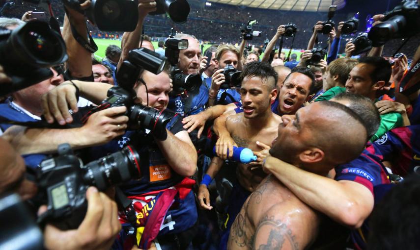 Neymar celebra la victoria en la final de la Champions.-  KAY NIETFELD (EFE)