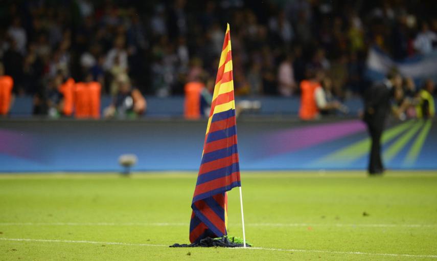 La bandera blaugrana reinando en el Olympiastadion.- DYLAN MARTINEZ (REUTERS)