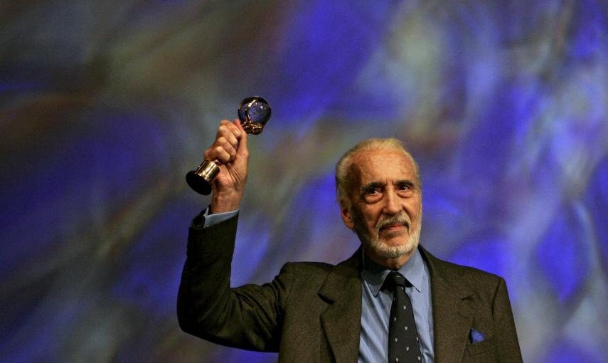 Christopher Lee recibiendo uno de los premios del Festival Internacional de Cine de Karlovy Vary / REUTERS