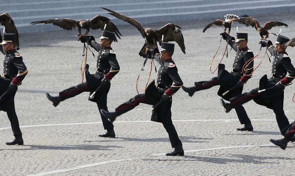 El tradicional desfile militar del día de la Bastilla en la Place de la Concorde en París, Francia, 14 de julio de 2015. REUTERS / Charles Platiau