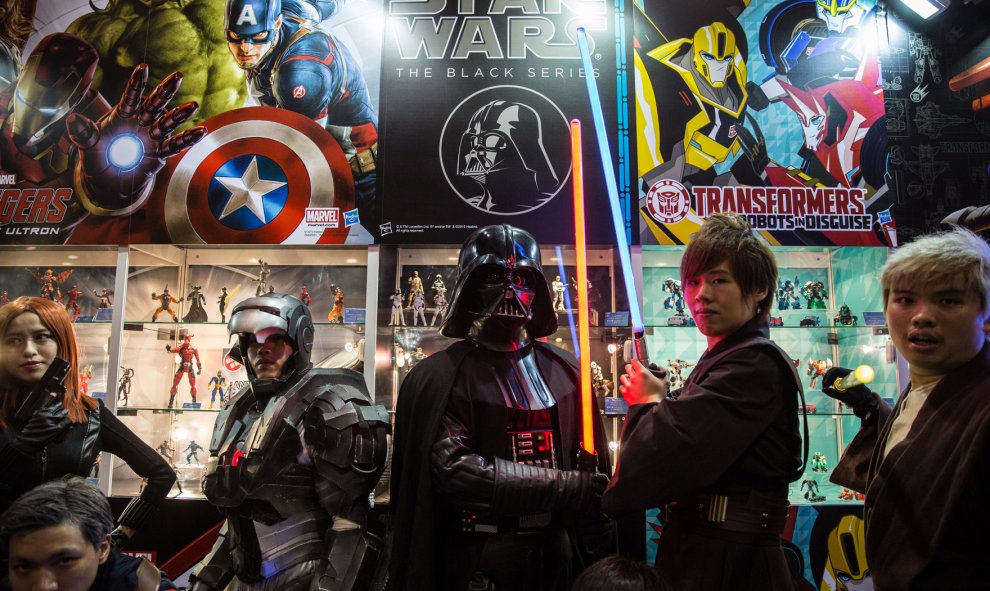 La 17º exposición Ani-Com and Games en Hong Kong el 24 de julio de 2015. El festival de cinco días de juegos, cómics, animación y cosplay se prolongará hasta el 28 de julio. AFP PHOTO / ANTHONY WALLACE