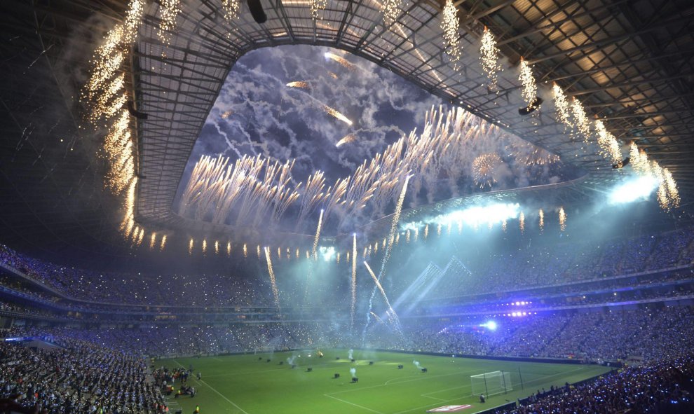 Vista general de la ceremonia de inauguración del nuevo estadio BBVA, sede del club Rayados de Monterrey anoche, en Monterrey (México). EFE/Miguel Sierra