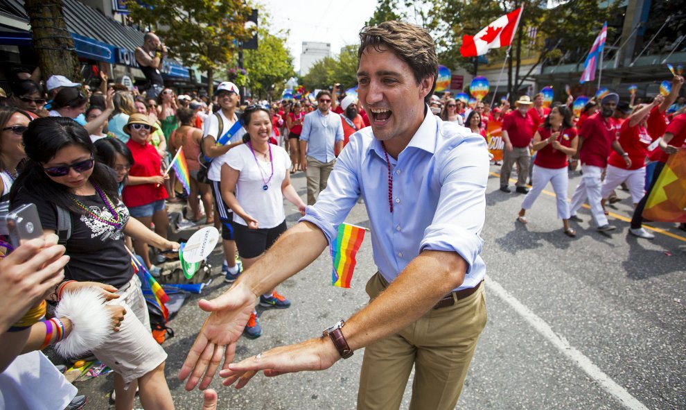 Justin Trudeau, líder del Partido Liberal de Canadá, marcha en el 37º desfile del Orgullo en Vancouver, Columbia Británica. REUTERS / Ben Nelms