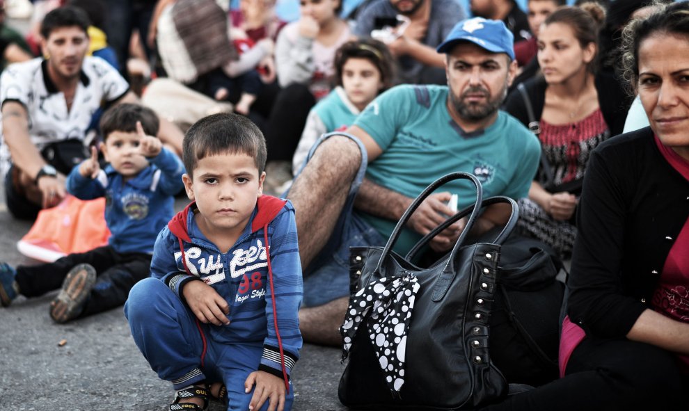 Inmigrantes sirios recién llegados a la isla de Kos, el 17 de agosto de 2015. AFP / LOUISA GOULIAMAKI